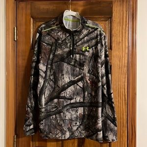 Mossy oak, 2XL under armour shirt